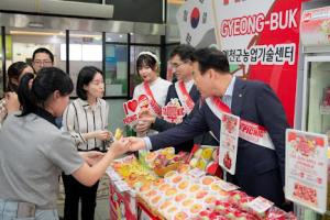 Đến ngay K-Market Golden Palace để thưởng thức thương hiệu Táo Gyeongbuk nổi tiếng bậc nhất Hàn Quốc