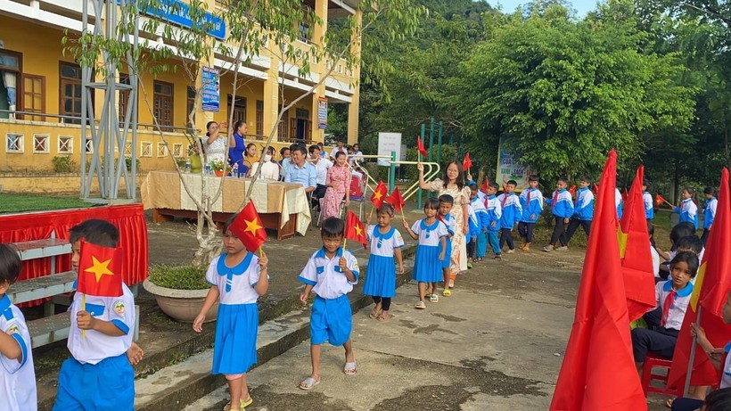 Lương nhà giáo: Mong mỏi chính đáng!