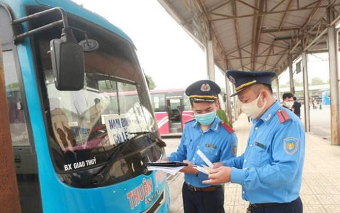 Bộ GTVT lý giải việc bỏ quyền dừng xe của thanh tra đường bộ