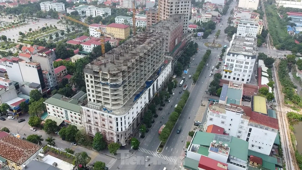 Bên trong trung tâm thương mại nghìn tỷ 'đắp chiếu' trên đất vàng Kinh Bắc